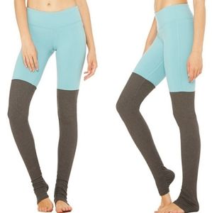 🚨NEW Alo Yoga Blue And Gray Goddess Leggings M